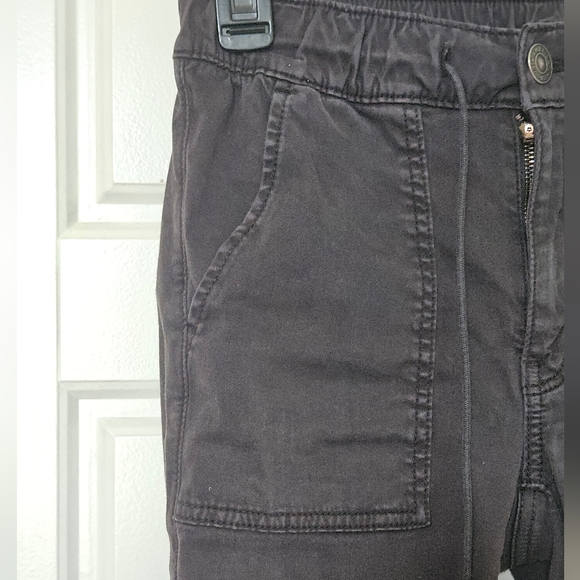 American Eagle Outfitters Black Cargo Jogger Pants - Picture 2 of 7